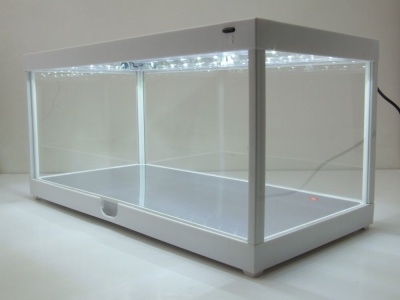 Klarsichtbox Vitrine mit LED-Deckenbeleuchtung und...