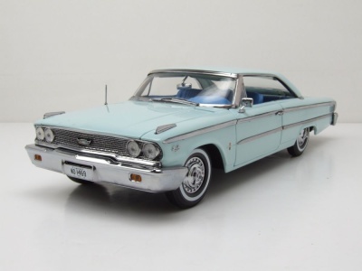 Ford Galaxie 500 XL Hardtop 1963 hellblau Modellauto 1:18...