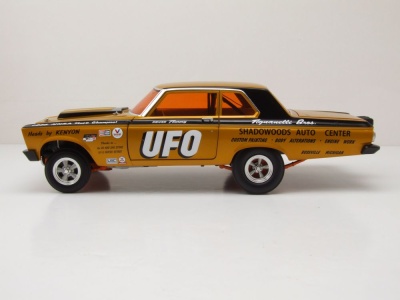 Plymouth AWB UFO 1965 gold schwarz Modellauto 1:18 Acme