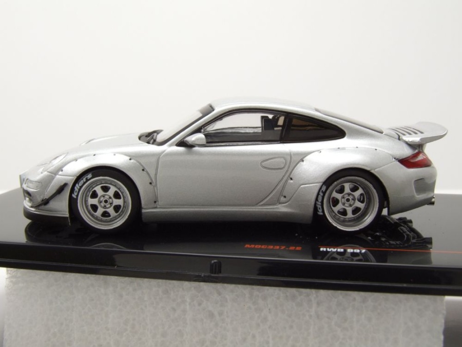 Porsche 911 Carrera type 997 2005 Noir Métallisé 1/18 Maisto WAP02110015
