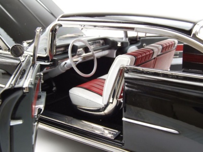 Oldsmobile 98 Ninety Eight Hardtop 1959 schwarz Modellauto 1:18 Sun Star