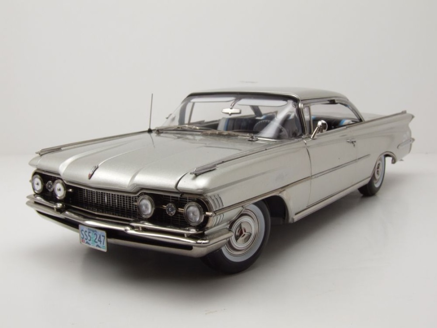 Modellauto Oldsmobile 98 Ninety Eight Hardtop 1959 silber 1:18 Sun 