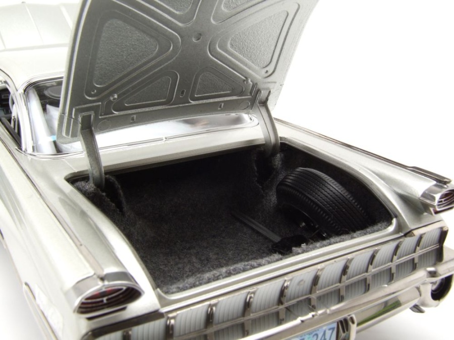 Modellauto Oldsmobile 98 Ninety Eight Hardtop 1959 silber 1:18 Sun 
