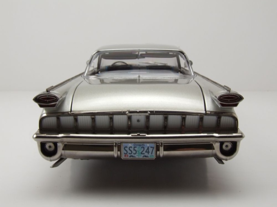 105-007 サンスター 1/18 Oldsmobile 98 HardTop