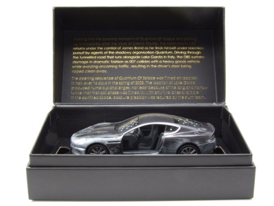 Aston Martin DBS RHD silber mit Einsatzspuren James Bond Quantum of Solace Modellauto 1:36 Corgi