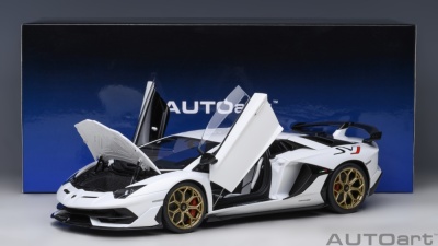 Lamborghini Aventador SVJ 2019 weiß metallic Modellauto 1:18 Autoart