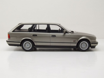BMW 5er E34 Touring Kombi 1991 grau metallic Modellauto 1:18 MCG