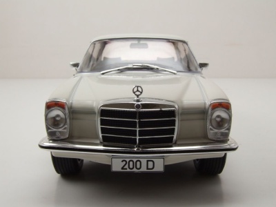 Mercedes 200 D /8 Strichachter W115 1968 weiß Modellauto 1:18 MCG