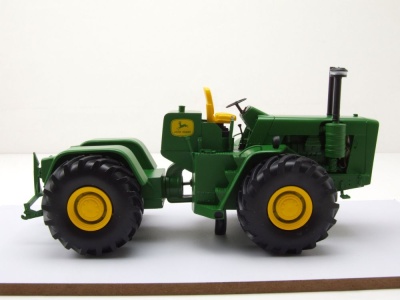 John Deere 8010 Traktor grün Modellauto 1:32 Schuco