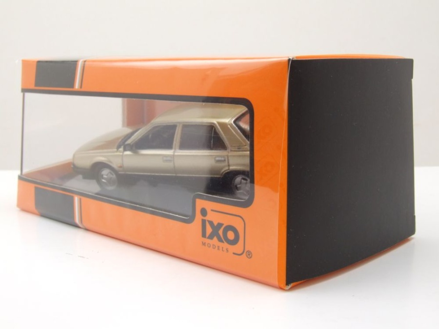 IXO 1/43 - Renault 25 Phase 1 1986 Metallic Gold Diecast Scale