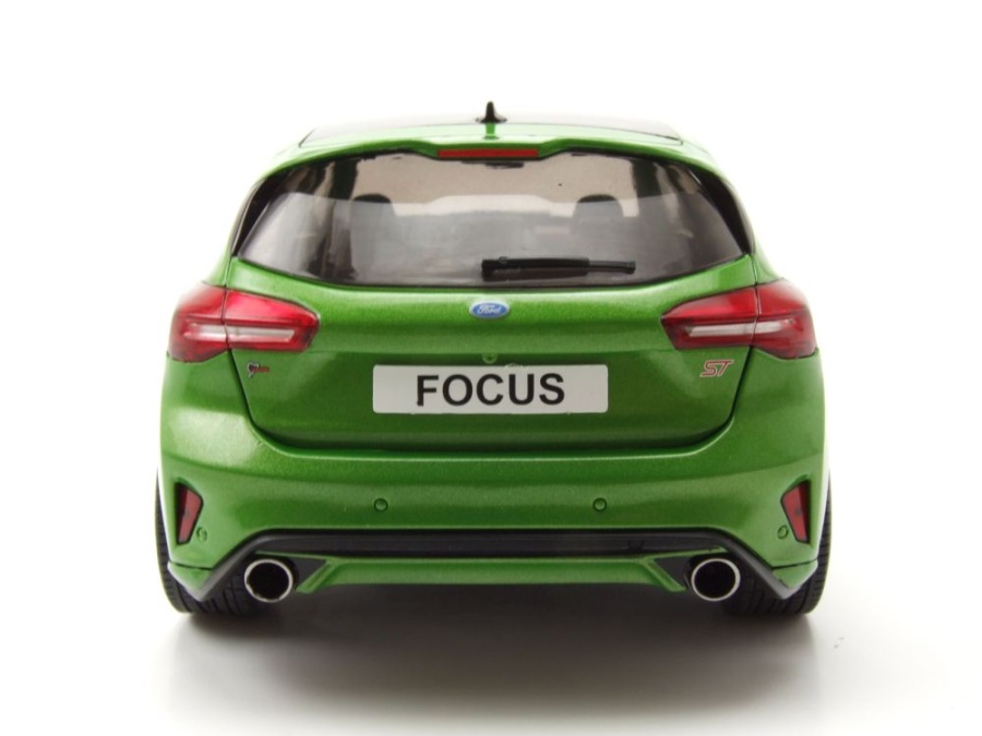 Ford Focus ST 2022 vert metallic véhicule miniature 18452 MCG