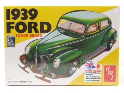 Ford Sedan Street Rod Series 1939 Kunststoffbausatz...