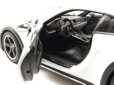 Porsche 911 Dakar 2022 grau metallic Modellauto 1:18 Minichamps