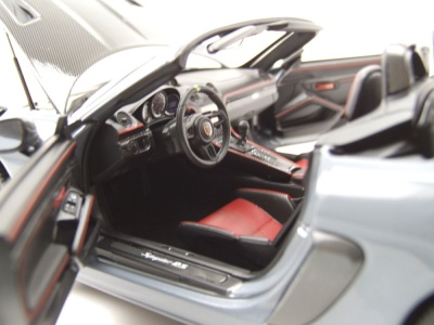 Porsche Spyder RS Weissach Package 2024 grau Modellauto 1:18 Minichamps