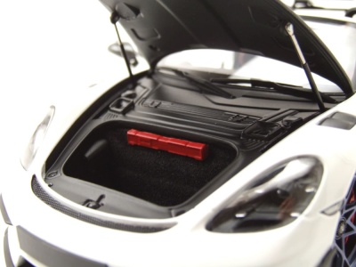 Porsche Spyder RS Weissach Package 2024 weiß Modellauto 1:18 Minichamps