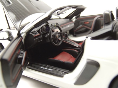 Porsche Spyder RS Weissach Package 2024 weiß Modellauto 1:18 Minichamps