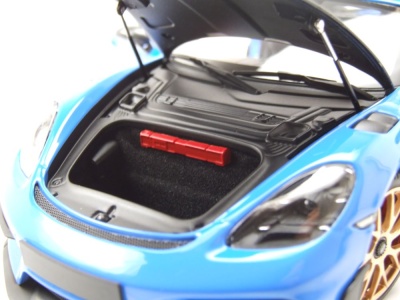 Porsche Cayman GT4 RS Weissach Package 2024 blau Modellauto 1:18 Minichamps