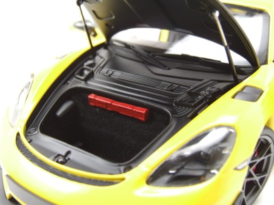 Porsche Cayman GT4 RS Weissach Package 2024 gelb Modellauto 1:18 Minichamps
