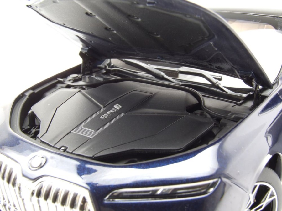 Minichamps BMW I7 2022 – Bleu Métallisé – échelle 1/18 – Prévente