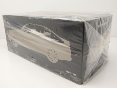 BMW i5 2023 blau metallic Modellauto 1:18 Minichamps