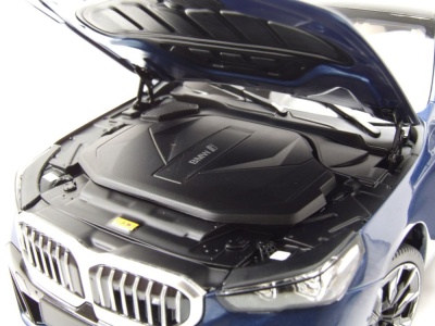 BMW i5 2023 blau metallic Modellauto 1:18 Minichamps