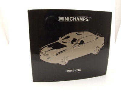 BMW i5 2023 weiß metallic Modellauto 1:18 Minichamps