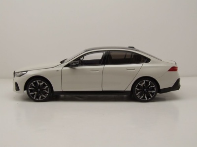 BMW i5 2023 weiß metallic Modellauto 1:18 Minichamps