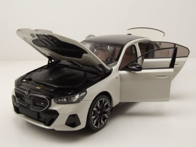 BMW i5 2023 weiß metallic Modellauto 1:18 Minichamps