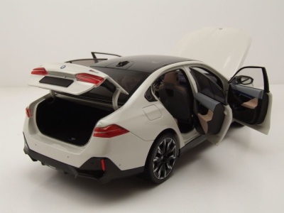 BMW i5 2023 weiß metallic Modellauto 1:18 Minichamps