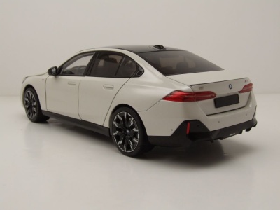BMW i5 2023 weiß metallic Modellauto 1:18 Minichamps