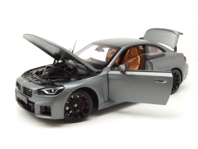 BMW M2 2022 matt grau Modellauto 1:18 Minichamps