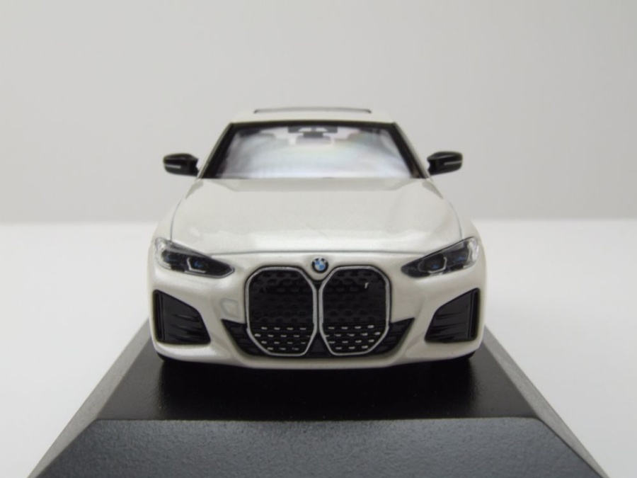 Modellauto BMW I4 M50 2023 weiß metallic 1:43 Minichamps bei