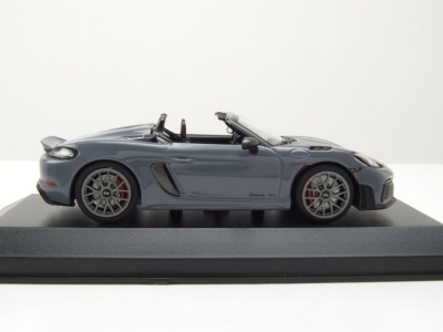 Porsche 718 Spyder RS Weissach Package 2023 grau Modellauto 1:43 Minichamps