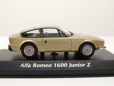 Alfa Romeo 1600 Junior Z 1972 gold Modellauto 1:43 Maxichamps