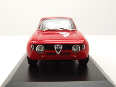 Alfa Romeo GTA 1300 Junior 1968 rot Modellauto 1:43 Maxichamps