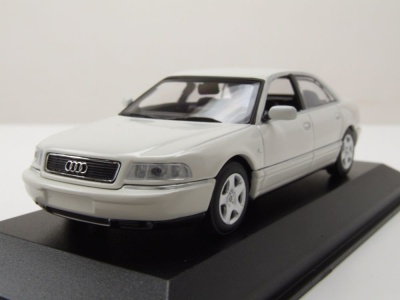 Audi A8 1999 weiß Modellauto 1:43 Maxichamps