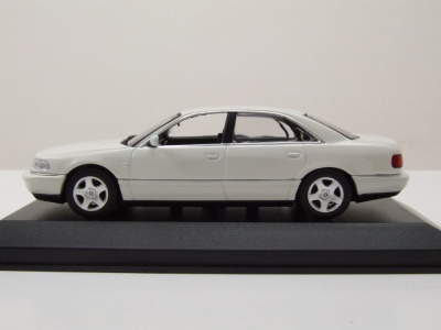 Audi A8 1999 weiß Modellauto 1:43 Maxichamps