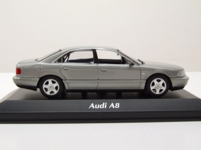 Audi A8 1999 silber Modellauto 1:43 Maxichamps