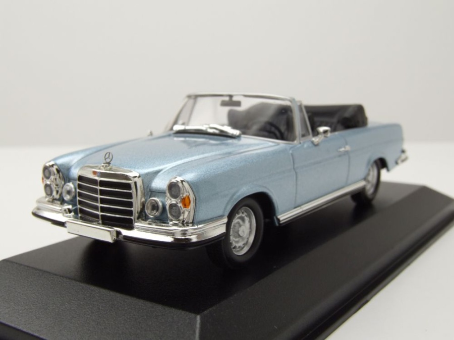 Mercedes 280 SE 3.5 Cabrio W111 1970 blau Modellauto 1:43 Maxichamps