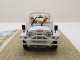 Austin Mini Moke 1968 weiß mit 2 Figuren und Macau Straßenschild Modellauto 1:43 Vitesse