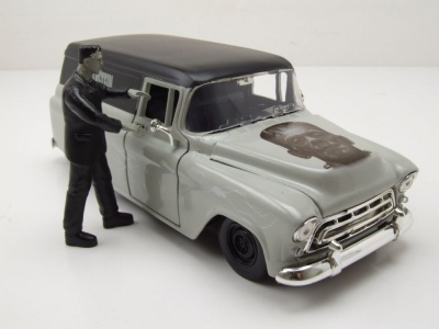 Chevrolet Suburban 1957 silber schwarz Frankenstein mit Figur Modellauto 1:24 Jada Toys