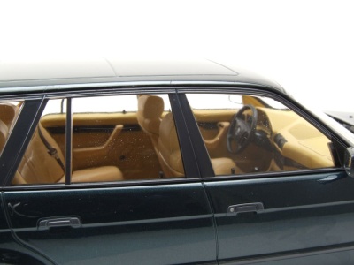 BMW 5er Touring Kombi E34 1996 grün metallic Modellauto 1:18 Triple9