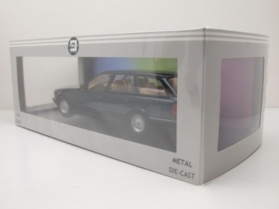 BMW 5er Touring Kombi E34 1996 grün metallic Modellauto 1:18 Triple9