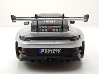 Porsche 911 GT3 RS Weissach Package 2022 silber Modellauto 1:18 Norev