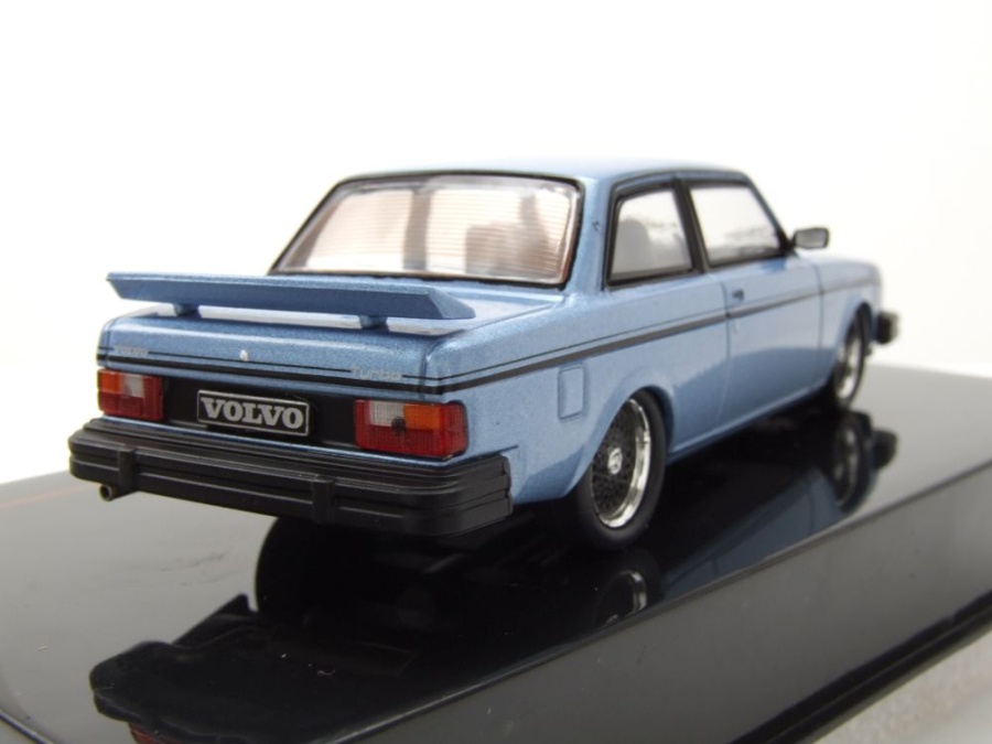 1980 Volvo 242 Gris Manual, Velocidad 5 Volante a la izquierda en El