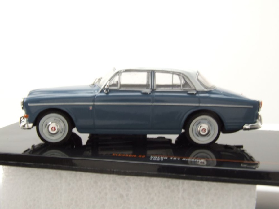 Voiture Miniature de Collection - MAXICHAMPS 1/43 - VOLVO 121
