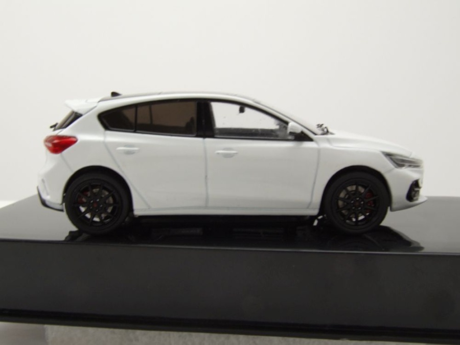Ford Focus ST 2022 Vert Métallique Échelle 1:43 IXO MOC333