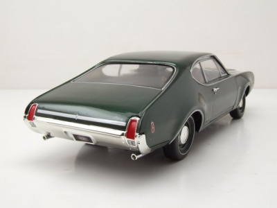 Oldsmobile Cutlass W-31 Post Coupe MCACN 1969 dunkelgrün Modellauto 1:18 Auto World