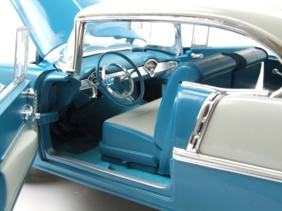 Chevrolet Bel Air 1955 blau elfenbein Modellauto 1:18 Auto World