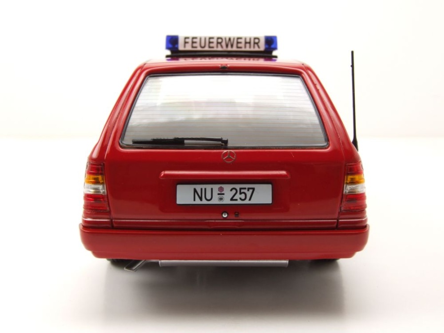 Mercedes E-Class T-Model Break S124 1995 - Miniature 1/18 Triple9 - Argent
